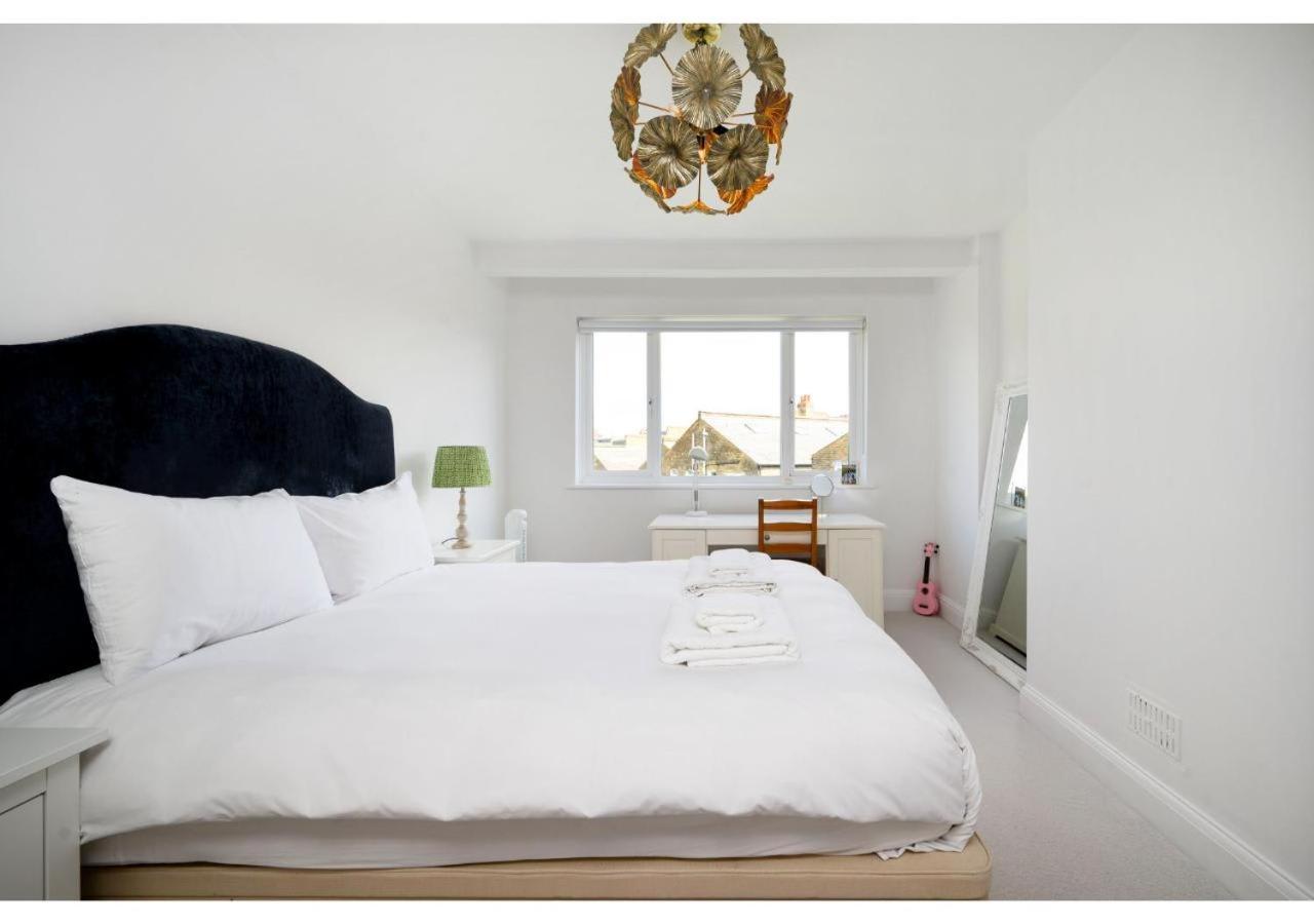 4br House Minutes From Transport & Attractions Holiday home
