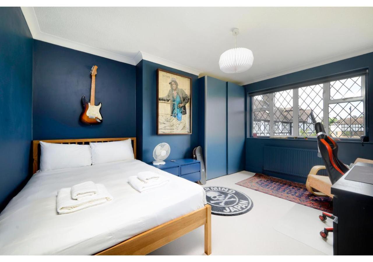 4br House Minutes From Transport & Attractions Holiday home London