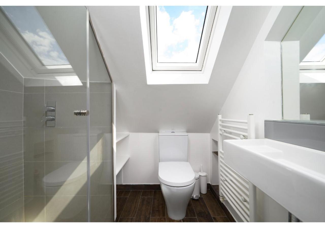 4br House Minutes From Transport & Attractions Holiday home