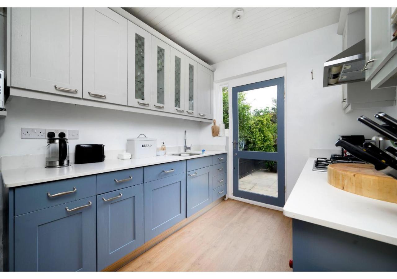 Holiday home 4br House Minutes From Transport & Attractions *