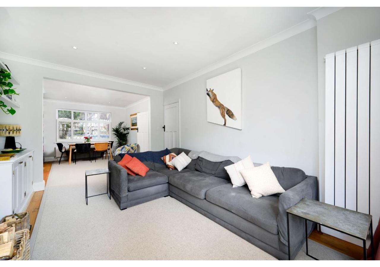 Holiday home 4br House Minutes From Transport & Attractions