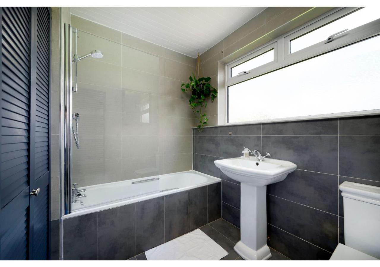 4br House Minutes From Transport & Attractions * London