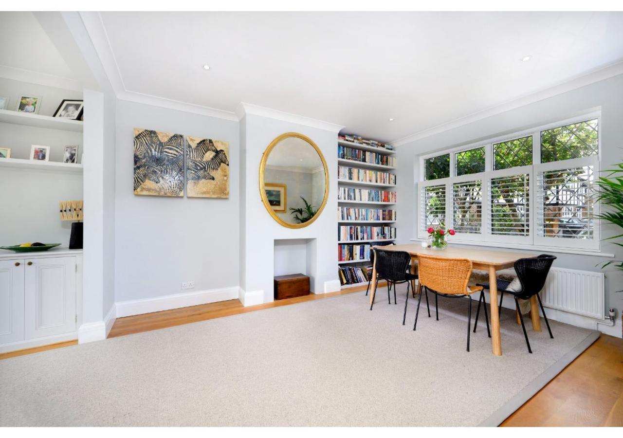 4br House Minutes From Transport & Attractions
