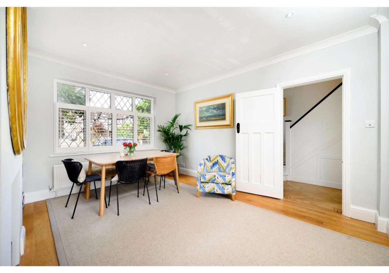4br House Minutes From Transport & Attractions *