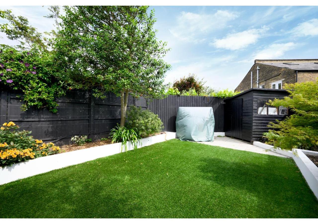 4br House Minutes From Transport & Attractions Holiday home London